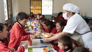 La Gobernación de Norte de Santander ratificó su compromiso con los niños y adolescentes del departamento, al mantener el Programa de Alimentación Escolar (PAE) en lo que resta del año escolar. El anunció se dio a conocer durante la Primera Mesa Pública virtual del PAE.  Cortesía