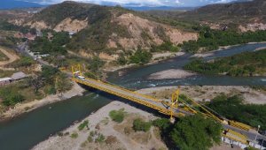 Los transportadores y las autoridades locales piden que este nuevo puente tenga doble funcionalidad, señalando que es necesario que hayan cuatro carriles para evitar el colapso de esta vía. Cortesía