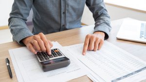 La Dian ha dado a conocer los mecanismos y herramientas que tienen disponibles para que los contribuyentes puedan declarar renta antes de la fecha de vencimiento del pago de este impuesto. Archivo / La Opinión