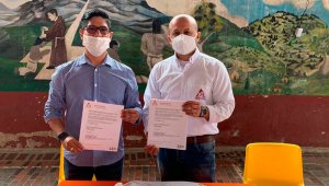 En la gráfica el alcalde de Labateca, Wilden Capacho Monterrey, y el director ejecutivo del Comité Departamental de Cafeteros, Ricardo Mendoza Valero. Cortesía