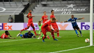 El Inter de Milán espera ya en semifinales  al ganador de la llave entre el Shakhtar Donetsk (Ucrania) y el Basilea (Suiza). Por su parte, el Manchester Untied enfrentará al ganador entre Sevilla (España) y Wolverhampton (Inglaterra).  AFP