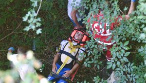 El corredor fue trasladado en ambulancia al hospital Santa Ana de Como. AFP