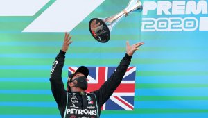 Lewis Hamilton tiene37 puntos de ventaja sobre el segundo en la clasificación general, Verstappen, y 43 de margen sobre Bottas. AFP