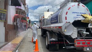 En aras de frenar la propagación del coronavirus se adelanta la fumigación en los lugares más representativos de Ocaña. Cortesía