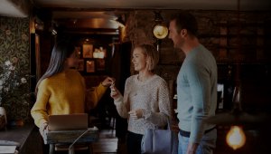 Hicome ofrece a los propietarios de hoteles la oportunidad de sincronizarse con otras plataformas hoteleras como Airbnb, Expedia y Booking. Cortesía