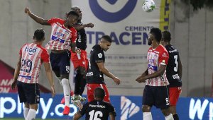tlético Junior y América de Cali se enfrentaron en el estadio Romelio Martínez de Barranquilla, en el juego de ida de la SuperLiga 2020. Colprensa