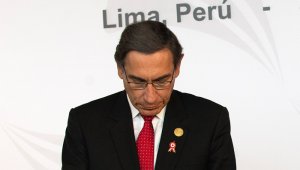 Martín Vizcarra afirmó que el jefe del parlamento, Manuel Merino, quien lo sustituiría en el mando si es removido, es parte de una "conspiración" en su contra. AFP