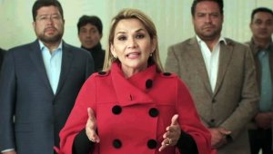 Áñez abandonó la carrera electoral un día después de divulgarse una encuesta nacional de la fundación católica Jubileo que le asignaba el cuarto lugar, con apenas el 7% de la intención de voto. AFP