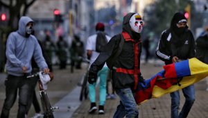 A pie y en bibicleta, jóvenes hicieron presencia. Colprensa