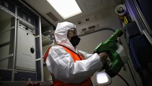 Protocolos de bioseguridad en los aviones.  Colprensa