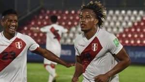 André Carrillo fue protagonista del encuentro al marcar un doblete.  AFP