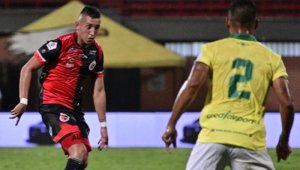 Auli Oliveros ya jugó un clásico con la camisa del Cúcuta Deportivo este año. En el 2019, con Bucaramanga en el General Santander, debutó ante el rojinegro. Archivo
