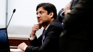 La suspensión del reconocimiento deportivo para el Cúcuta y la multa contra José Augusto Cadena fueron anunciadas por el ministro Ernesto Lucena.  Archivo/La Opinión