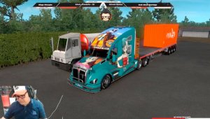 Franklin Correa Bautista maneja camiones, ‘mulas’ y autobuses vía streaming, desde hace ocho meses, cuando empezó la pandemia. Cortesía