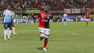 Carmelo Valencia, hoy futbolista del Junior, fue el autor del gol rojinegro en la derrota como local por 3-1 ante los tiburones en la segunda fecha de los cuadrangulares 2019. Archivo / La Opinión