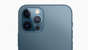 Tanto el El iPhone 12 Pro, por el iPhone 12 Pro Max, ya están disponibles en cuatro acabados de acero inoxidable: color grafito, color plata, color oro y azul pacífico.  Colprensa