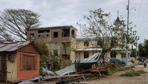 Viviendas parcialmente destruidas luego del paso del huracán Iota por San Andrés.
 AFP