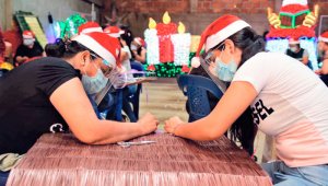 Los adornos fabricados en Cúcuta serán instalados en la vía a la ciudadela Juan Atalaya. Cortesía