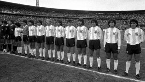 Diego Maradona encabezo el equipo argentino que venció a Colombia 1-3 en la eliminatoria al mundial de México 1986, certamen que lo consagro como el mejor jugador del planeta.  Colprensa