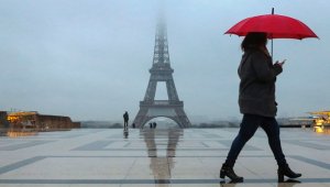 Las asociaciones de ayuda en París alertan desde hace meses sobre una explosión del número de solicitudes de ayuda de estudiantes, sobre todo extranjeros, muchos de los que se quedaron sin empleo debido a las medidas de confinamiento. Archivo La Opinión