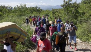 Se estima que más de 2 mil personas pasan a diario por las trochas. Archivo / La Opinión