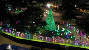 Las luces navideñas que cada año instala Cens en El Malecón serán oficialmente encendidas este sábado. Cortesía