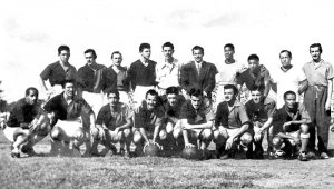 El equipo rojinegro de 1950. Archivo