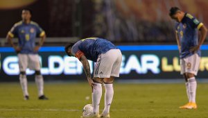 Después de la derrota 6-1 ante Ecuador en Quito, surgieron rumores de posibles peleas entre jugadores. Archivo/La Opinión