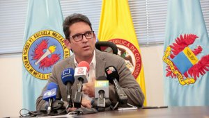 El gobernador Juan Guillermo Zuluaga aseguró que las amenazas provienen de las mafias que están deforestando al departamento y que contratan a los campesinos para lograr el supuesto apoyo que les brindan.  Colprensa