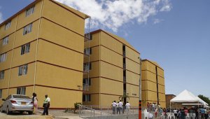 La decisión afectará a los compradores de vivienda que no hayan escriturado los inmuebles. Archivo La Opinión