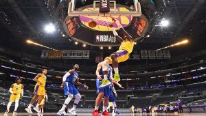 La NBA logró terminar la pasada campaña resguardándose del virus en la sede "burbuja" de Disney World (Orlando). AFP