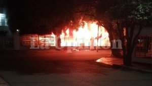 Promediando las 3 de la madrugada, una gran conflagración inició en la madrugada de este sábado. La Opinión