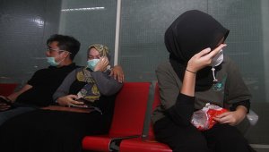 En el avión viajaban 50 pasajeros, entre ellos diez niños, y 12 miembros de la tripulación, precisó ante la prensa el ministro de Transportes, Budi Karya Sumadi.  AFP