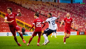 Alfredo Morelos marcó un doblete en la victoria del Rangers 2-1 frente al Aberdeen en la liga de Escocia. Rangers/Twitter