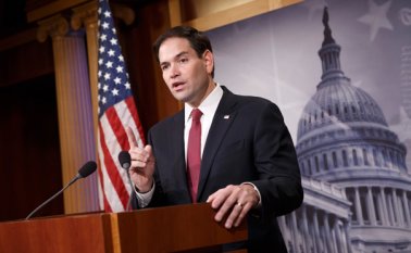 El senador, quien lleva apenas un periodo legislativo, vive entre Washington y el sur de Florida. (Foto AP)