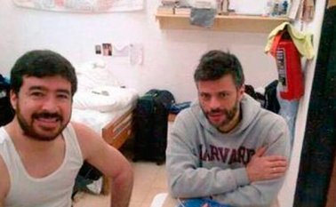 Opositores Daniel Ceballos y Leopoldo Lopez, presos en cárcel militar de Ramo Verde. Internet
