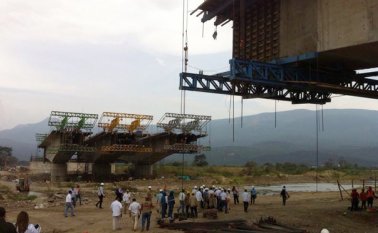 El vicepresidente y la ministra visitaron la obra del puente Tienditas. Magaly Rubio