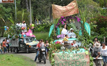 En total fueron 12 carrozas e igual número de aspirantes las que participaron en el primer reinado campesino de Pamplonita. Cortesía