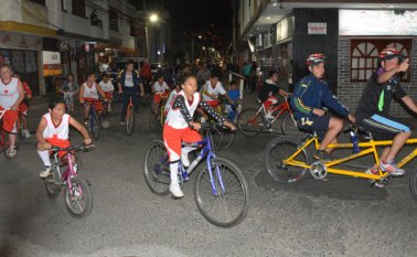 Con bicicletas de los estilos más de 100 personas participaron en el ciclopaseo. Cortesía