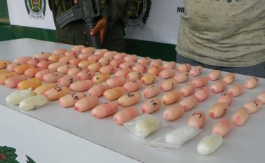 Venezolanos de 55, 56 y 43 años han sido detenidos, en 2012, llevando droga a su país. Policía Nacional