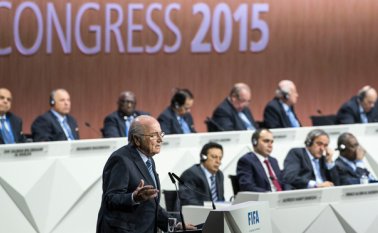 El reelecto presidente durante el 65º Congreso de la FIFA celebrado en el Hallenstadion de Zúrich. AP