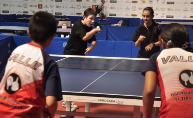 El semillero del tenis de mesa de Colombia brilló con creces, en Cúcuta, en las dos primeras jornadas del XIV Nacional de Tenis de mesa modalidad de sencillos y dobles, en el que los jugadores del Valle del Cauca empezaron dominando el torneo. Edinsson Figueroa