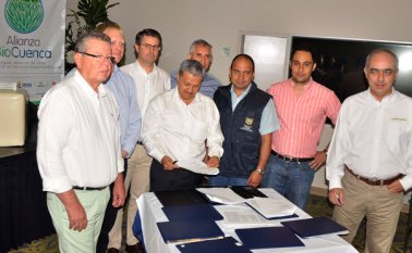 En el hotel Holiday Inn se firmó la Alianza BioCuenca. Participaron entidades como Corponor, Gobernación de Norte de Santander, Alcaldía de Cúcuta, EIS, Bavaria, Cámara de Comercio de Cúcuta, GIZ y Minambiente. Edinsson Figueroa