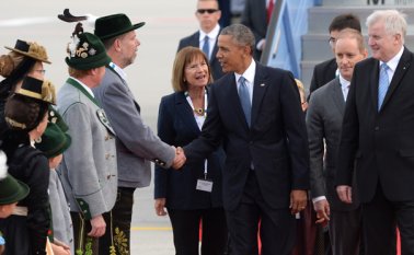 El presidente Barack Obama fue recibido en el aeropuerto de Munich. AFP