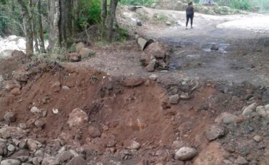 Los funcionarios que derribaron el puente se identificaron como integrantes del Ejército venezolano. Eilyn Cardozo