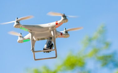 Hace unos días uno de esos artefactos chocó contra el Palacio de La Moneda. Internet