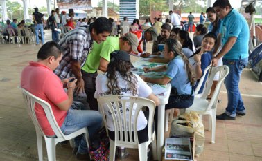 Durante la realización de la Constituyente Regional del Catatumbo los habitantes decidieron recoger las rúbricas. Alcaldía de El Tarra