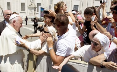 La Asociación Estadounidense de Víctimas expresó que mientras los curas vayan a ser juzgados por curas nada cambiará. Alessandra Tarantino - AP