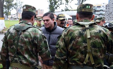 El Ministro de Defensa en Ipales durante el consejo de seguridad. Colprensa