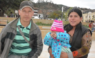 Julio César Luna, con su familia, exige a Caprecom el derecho a la salud y a la vida. Roberto Ospino